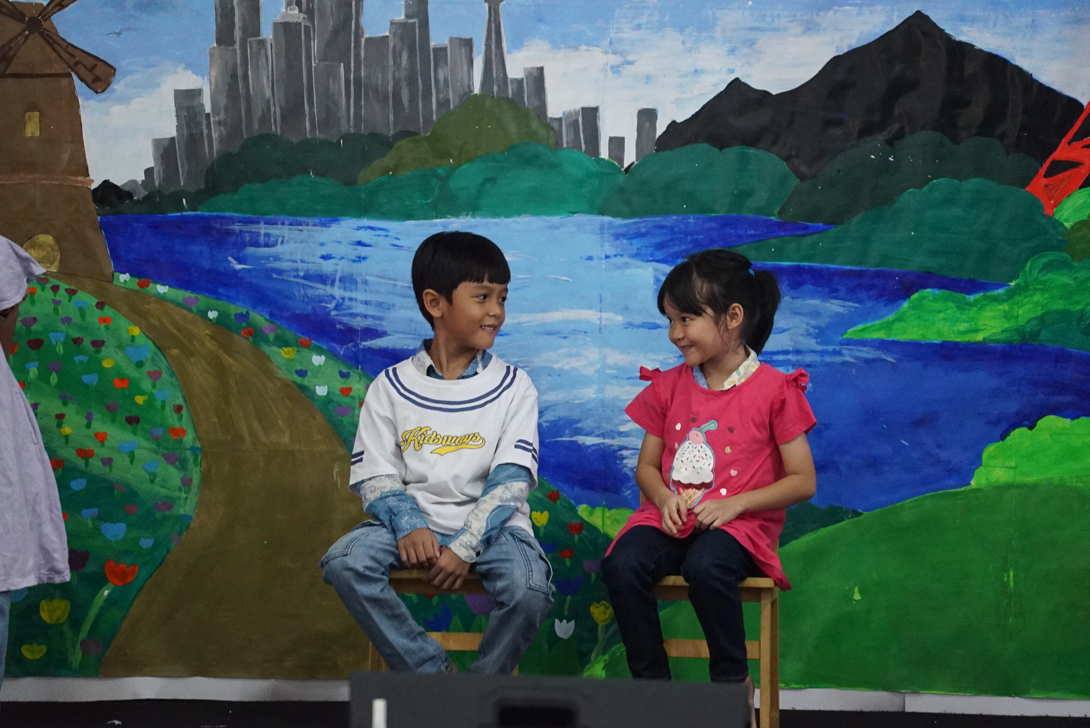 Suasana anak-anak bermain di Sentra Peran