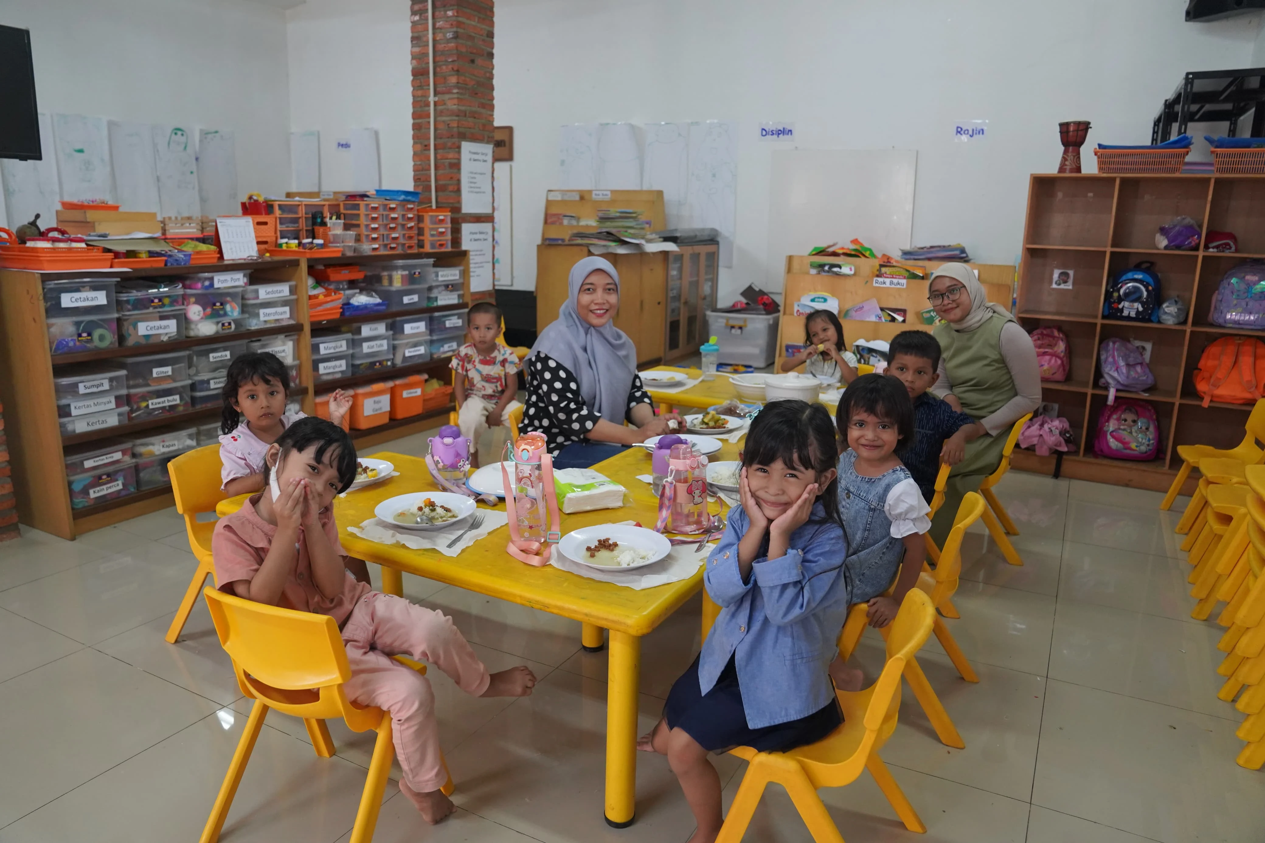 Suasana kegiatan pendidikan makan sehat