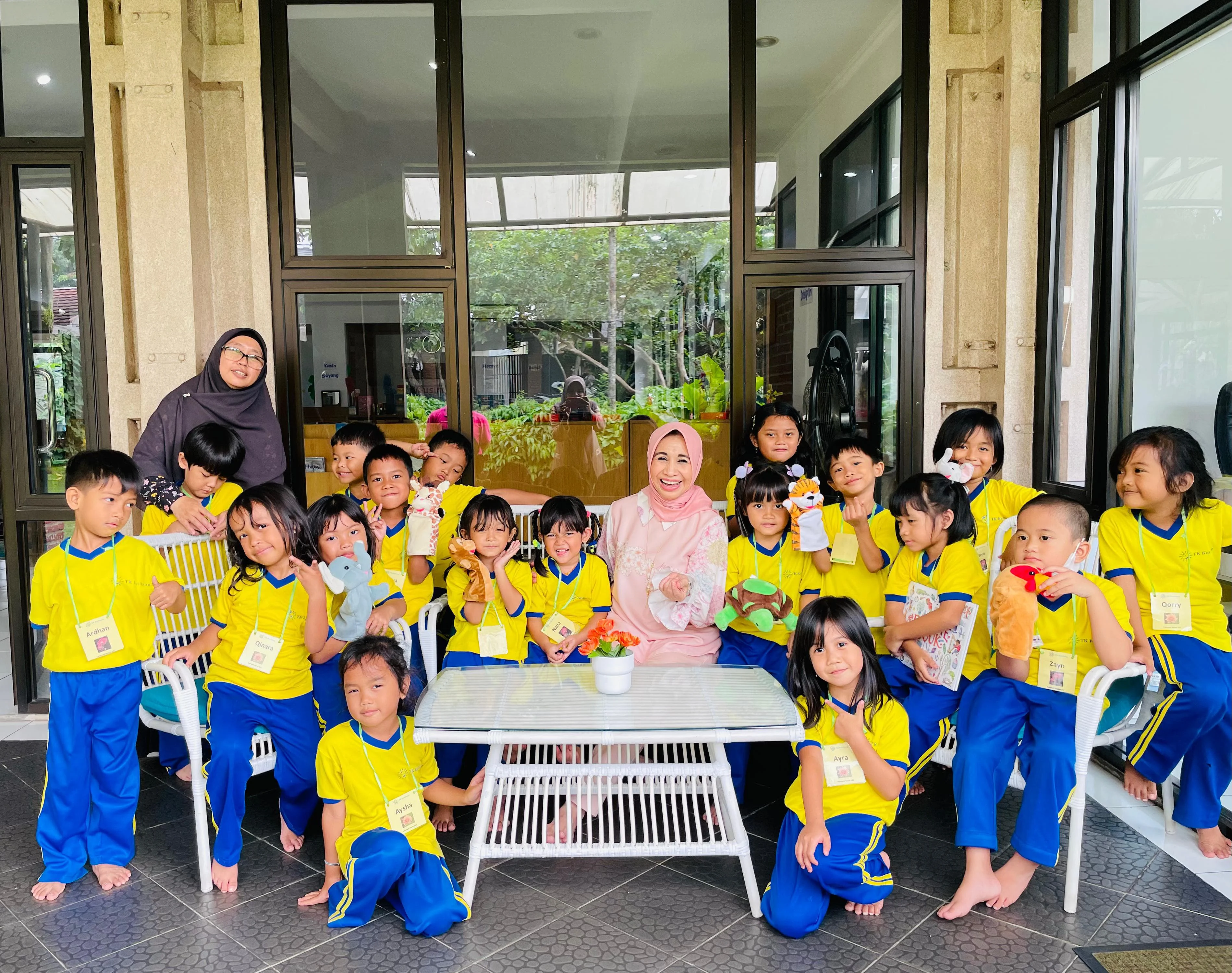 Foto bersama di kegiatan storytelling